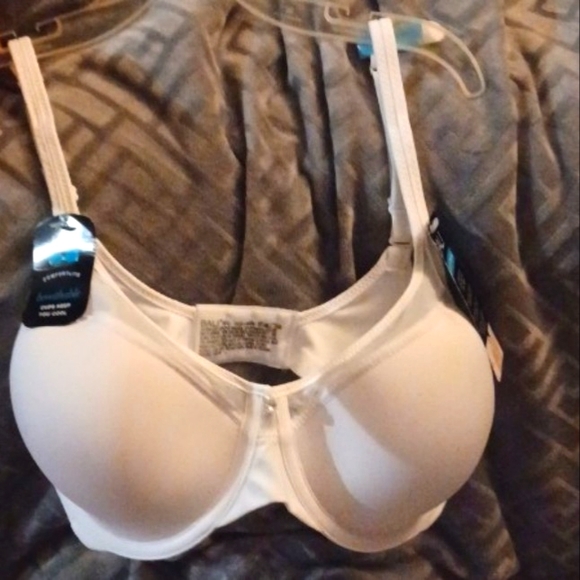 Bali Smoothing Bra NWT, 36 C - Picture 3 of 4